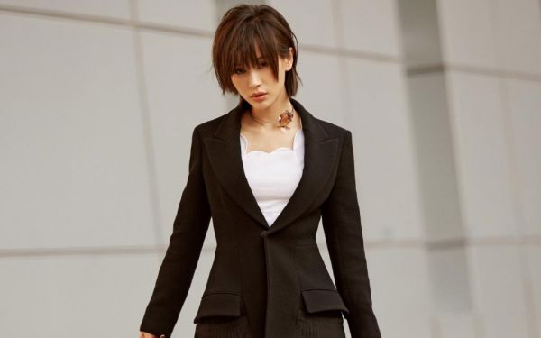 观察日记动物小白兔300字